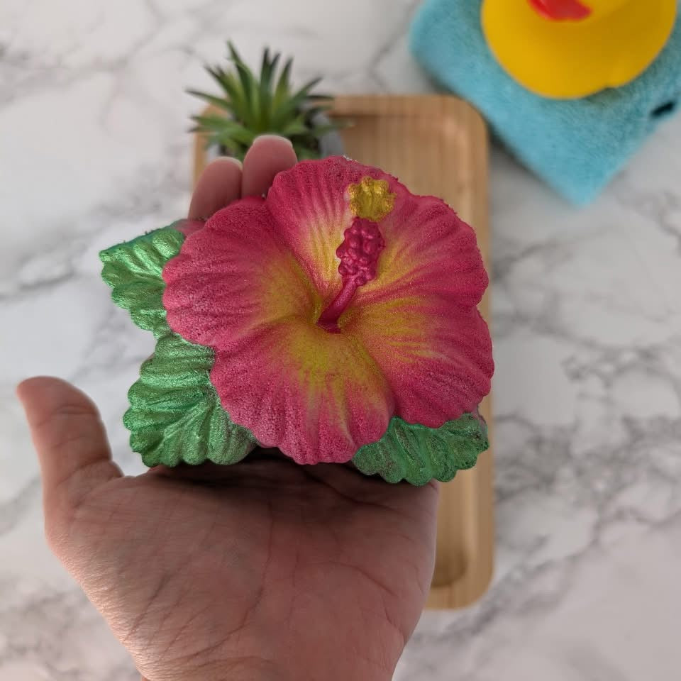 Grosse bombe de bain hibiscus avec feuilles