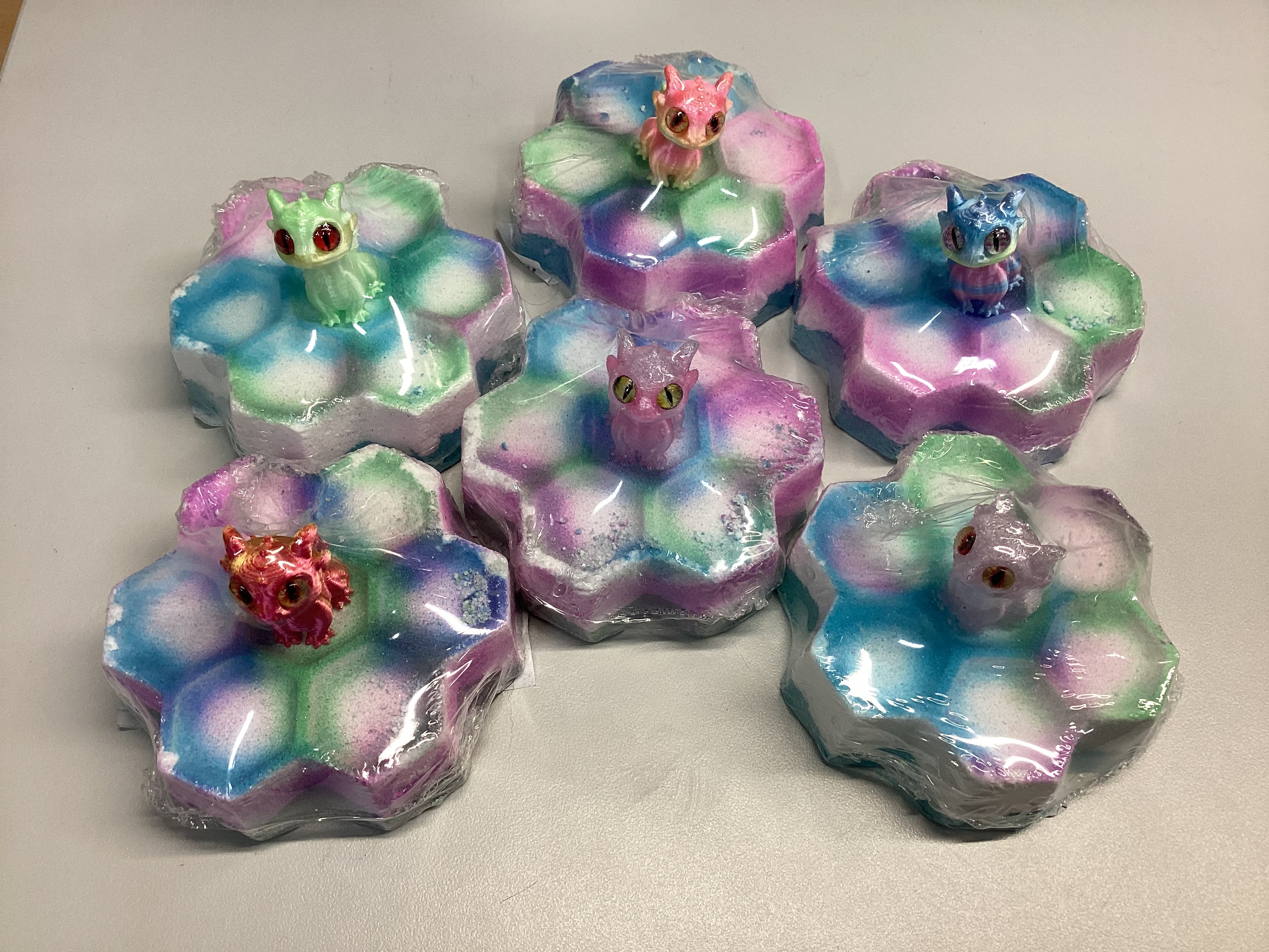 Bombe avec personnage dragon aléatoire surprise